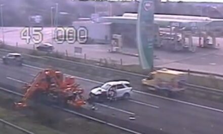 „Már indultak volna, amikor megtörtént a tragédia” – halálra gázolta egy kisbusz sofőrje a Magyar Közút egyik munkatársát