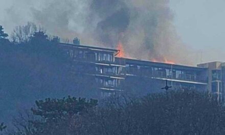 Kigyulladt a visegrádi luyusszálloda, óriási lángokkal ég a Silvanus Hotel