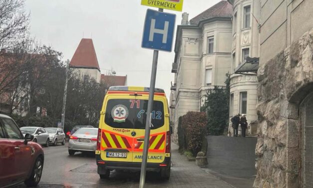 Kizuhant a 14 éves lány az ötödik emeleti lakásból, életveszélyes állapotba vitték kórházba