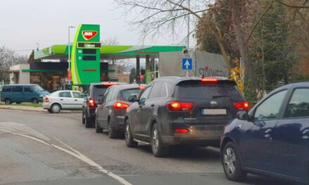 Választások előtti közpénzesőt jelentett be a miniszter: jöhet az üzemanyagárstop, állami milliárdokat kapnak a szálláshelyek valamint a cigányzenészek is