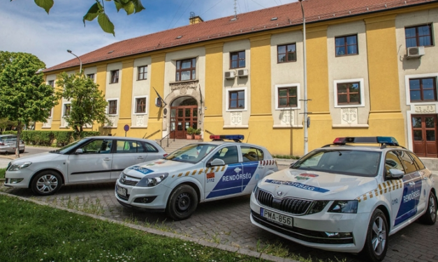 Elsírta magát a kislány az iskolában, majd elmondta az iskolapszichológusnak, hogy milyen szörnységet művel vele az ágyban a pótnagypapa