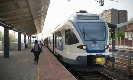 Elgázolt egy MÁV dolgozót a vonat a vasútállomáson: a férfi lába súlyosan roncsolódott