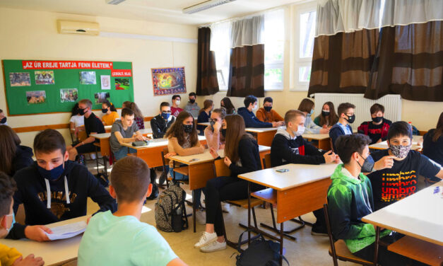 Nagy változások jönnek az iskolákban: ahol nincs tornaterem, ott elméleti tesit oktatnak majd, szigorodtak a tornaóra alóli felmentés szabályai is