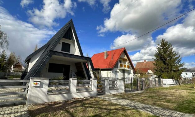Dübörög a balatoni ingatlanbiznisz, Fonyódon, Almádiban és Siófokon brutális a drágulás, Keszthely viszont nagyon lemaradt