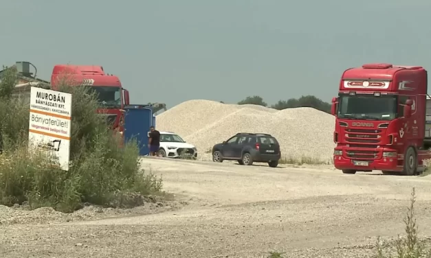 Halálos baleset az Orbán család kavicsbányájában, a homokrakodó gép gázolt el egy embert