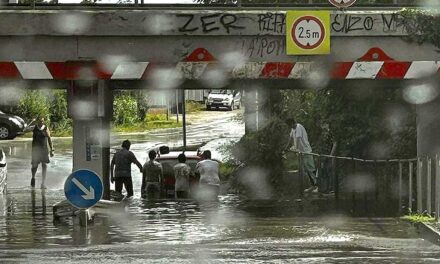 Óriási felhőszakadás: Elöntötte a víz Szigetszentmiklós egy részét, megbénult a közlekedés