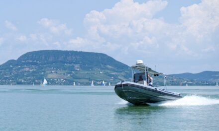 „A legboldogabb időszakukat élték” – szerelmét akarta kimenteni a Balatonból a 37 éves férfi, végül ő fulladt meg a szigligeti strandon