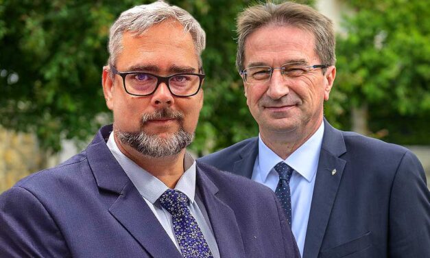 Vesztegetéssel gyanúsítják az óbudai polgármestert, aki előzetesbe kerülhet, közben Völner Pál szinte szabadon élnet és jókat röhöghet, az ügyészeket közben megfenyegette a köztársasági elnököt megbuktató Vidéki Prókátor