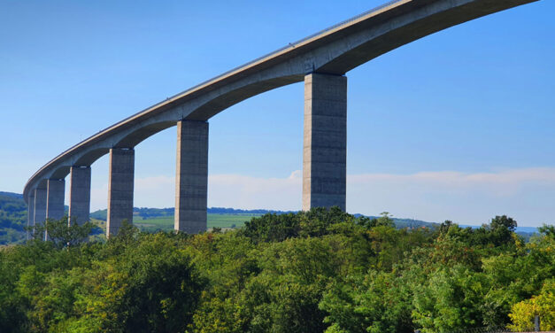 Két hétre lezárják a Kőröshegyi völgyhidat, speciális gépekkel megemelik a viaduktot