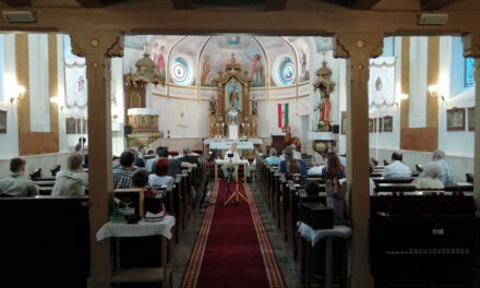 A fideszes városvezetés kitüntette a 9 éves kisfiút molesztáló kecskeméti papot: közel 200 milliós állami támogatást is kapott Róbert atya egyesülete