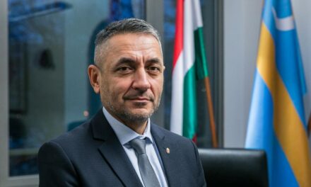 „Annyi mindent kéne még elmondanom” – szívszorító szavakkal búcsúzik fia Potápi Árpádtól, az államtitkár öccse egy hónappal ezelőtt szintén váratlanul hunyt el