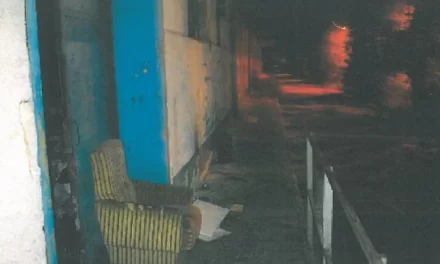 Felgyújtotta két társát egy hajléktalan az egyik fővárosi MÁV-épületben, az egyik nő meghalt