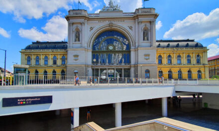 99 évre ingyen, magánkézbe adná Budapest összes pályaudvarát a kormány, Vitézy Dávid szerint ez rablóprivatizáció