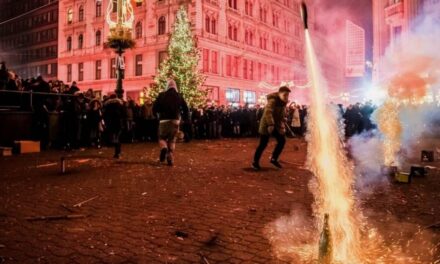 A szilveszteri tűzijátékot soha ne irányítsuk emberre, állatra, járműre vagy épületre