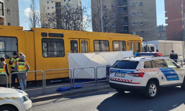 A síneken ült az 59 éves férfi, akit halálra gázolt a villamos Ferencvárosban