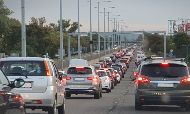 Baleset az M3-ason: több mentő és tűzoltó érkezett a helyszínre