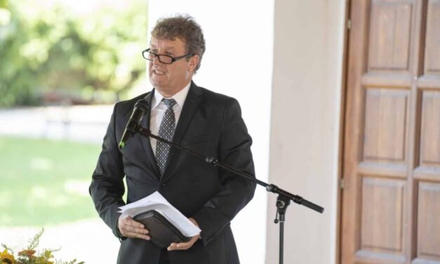 „Valami nagyon mást láttak odabent, mint mi, akik ezt megéltük” – Orbán Viktor Covid propaganda filmje ellen tiltakozik a feleségét gyászoló érdi lelkipásztor