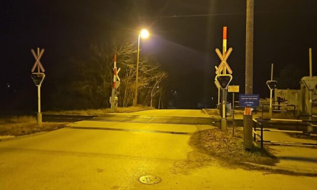 Leállt a vonatközlekedés Piliscsaba és Leányvár között péntek hajnalban, egy órát is késhetnek a szerelvények az esztergomi vonalon