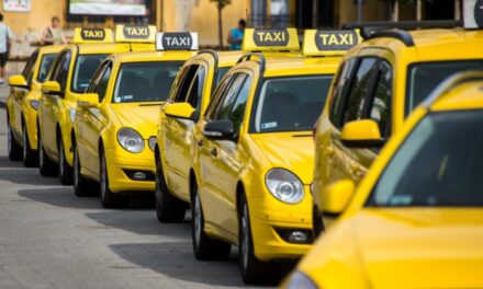 Megint elégedetlenek a taxisok: utcára vonulnak szerdán, nem tetszik nekik az új adózási rendszer