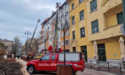 Robbanás a 9. kerületben: több tucat tüzolt és rohammentő érkezett a helyszínre