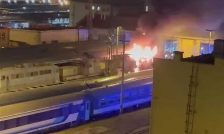 Kigyulladt egy mozdony a Keleti pályaudvaron