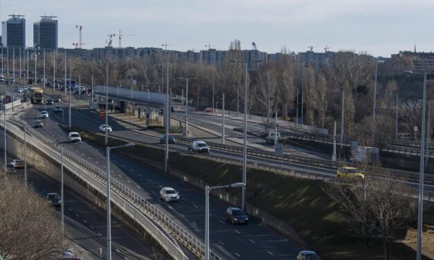 Szombaton kezdődik a Flórián téri felújítása: arra kérnek mindenkit, autó helyett válassza a tömegközlekedést