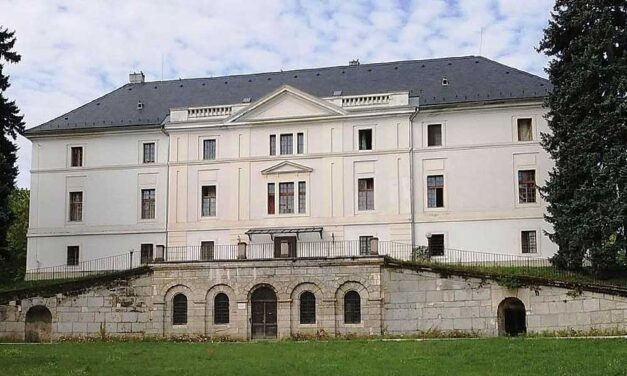 „Nyílt titok volt köztünk, hogy János bácsi kivel mit csinál”–megszólalt a bicskei igazgató egyik áldozata, Gergely a börtönben találkozott egykori molesztálójával