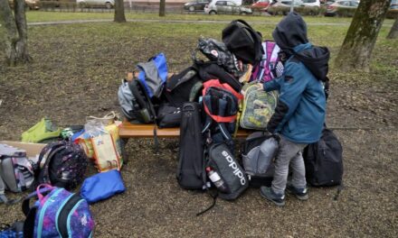 Bombariadó a tápiószelei iskolákban: kiürítették az intézményeket