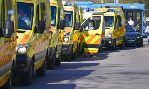 Szégyen: a Budapestre rendelt mentősök két szendvicset kapnak egy 16 órás műszakra – a lakosság segítségét kérik, hogy meleg ételhez jussanak