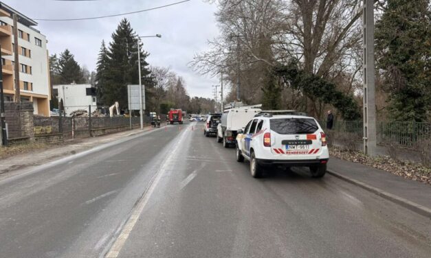 Elhárították a robbanásveszélyt Szentendrén, megindult a forgalom a 11-es főúton, több kilométeres a dugó
