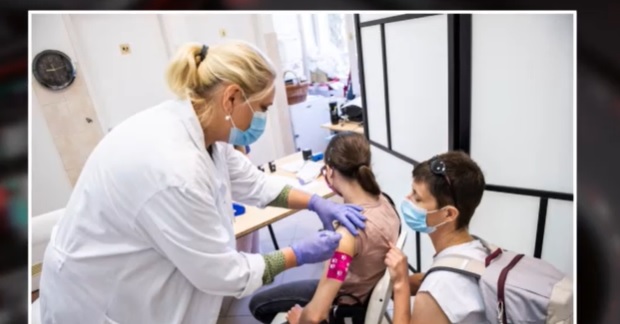 Egyre több az oltásellenes szülő Magyarországon, több száz család perli az államot a kötelező vakcinák miatt