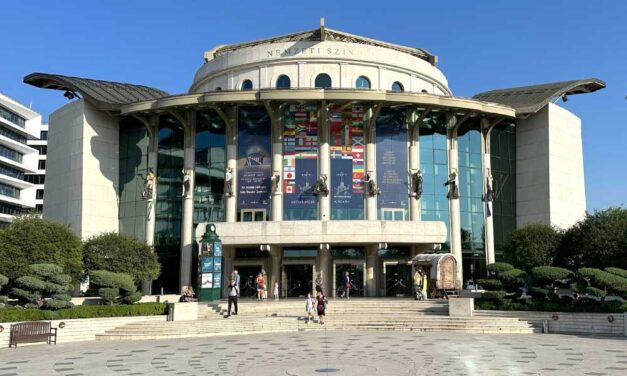 Újabb súlyos baleset a Nemzeti Színházban: súlyosan megsérült egy dolgozó, Vidnyánszky Attiláék hallgatnak