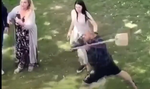 Balhé a pécsi parkolóban: bozótvágó karddal és lapátokkal esett egymásnak. két társaság, az egyikük szándékosan elgázolt több embert