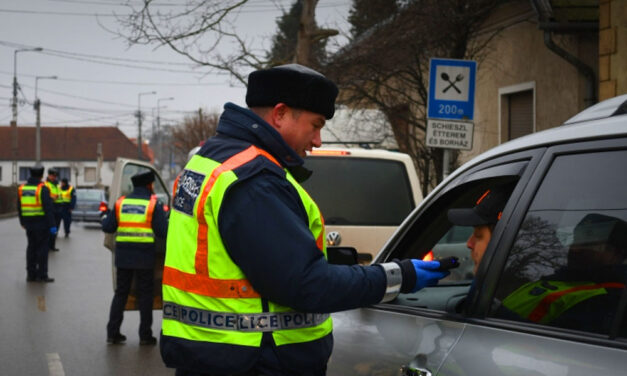 Rendőrségi razzia az utakon – Nem lehetsz nyugodt, ha erre jársz, bármikor megállíthatnak az egyenruhások