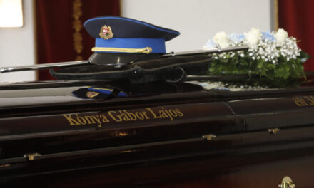 TEK-es halála Esztergomban: 400 millió forintos kártérítést kér annak a fiatal kommandósnak a családja, aki egy ámokfutó robbantása miatt vesztette életét