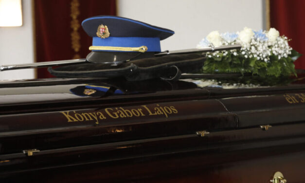 TEK-es halála Esztergomban: 400 millió forintos kártérítést kér annak a fiatal kommandósnak a családja, aki egy ámokfutó robbantása miatt vesztette életét