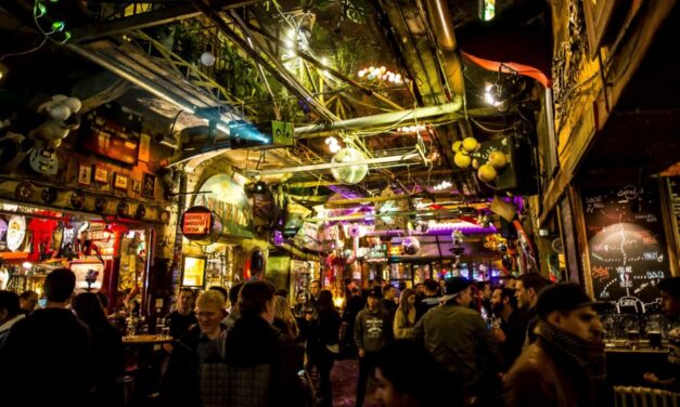 Ausztriába vitte bulizni a gyermekotthon lakóját a nő, csak ott derült ki, hogy futtatni akarja egy szórakozóhelyen