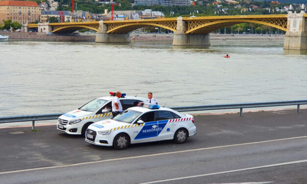 Dráma a Margit hídon: felmászott a korlátra, majd Dunába ugrott egy nő