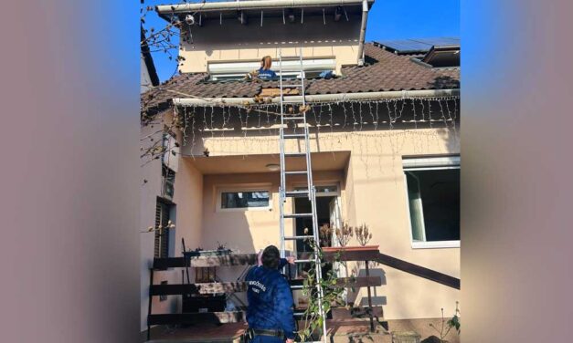 Dráma Agárdon: várandós nőt mentettek egy kigyulladt ház erkélyéről a rendőrök