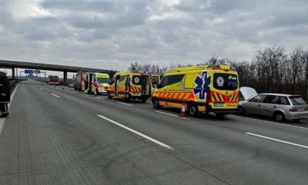 Kettős gázolás az M0-ás autóúton: halálra gázolta a nagymamát és unokáját egy teherautó, a sofőr megúszta a börtönt