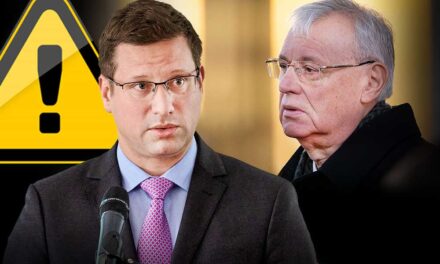 Sóskúti akkufeldolgozó: Gulyás Gergely elmagyarázta miért épülhet meg az akkubontó, közben a helyi országgyűlési képviselő, Aradszki András beszélni akar az embereket szembeköpő főispánnal