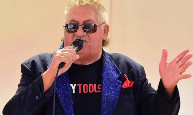 Meghalt Kadlott Karcsi a mulatóskirály, akinek úgy vitték a kazettáit, mint a cukrot