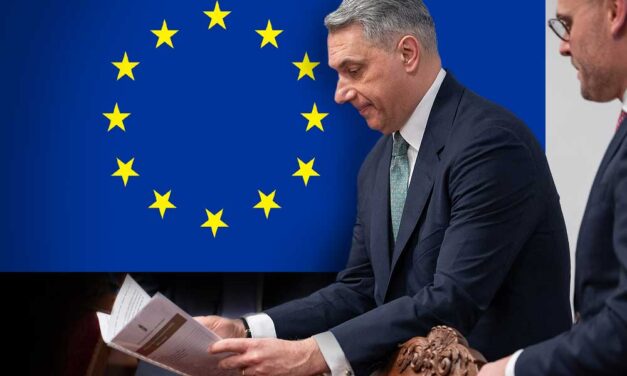 Lázár János magyarázkodásra kényszerült, miután Vitézy Dávid azt állította róla, hogy kiléptetné Magyarországot az Európai Unióból