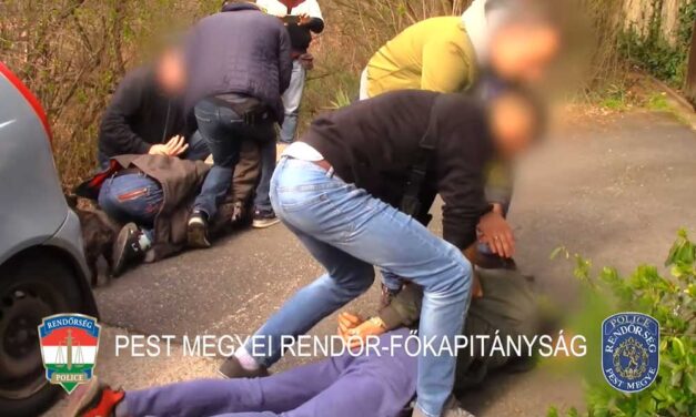 Kristályt kínáltak az utcán, majd megverték és kirabolták a két férfit