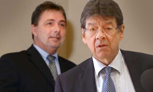 “Engedélyt kell kérnem ettől a senki által meg nem választott embertől” – mondja Wittinghoff Tamás az érdi tankerület vezetőjéről, Hollósi Gézáról