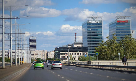 Verekedés, majd késelés lett a drogkereskedésből az Árpád hídnál: egy fialal életveszélyesen megsérült