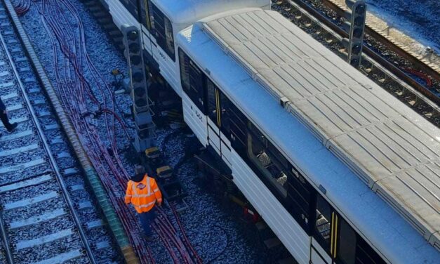 Tűz a 2-es metró vonalán, kimenekítették az utasokat