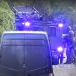 Meghalt a törökbálinti férfi, aki a TEK-es akció közben lőtte magát fejbe: fegyvereket és rengeteg kábítószert találtak a házban – videó az akcióról