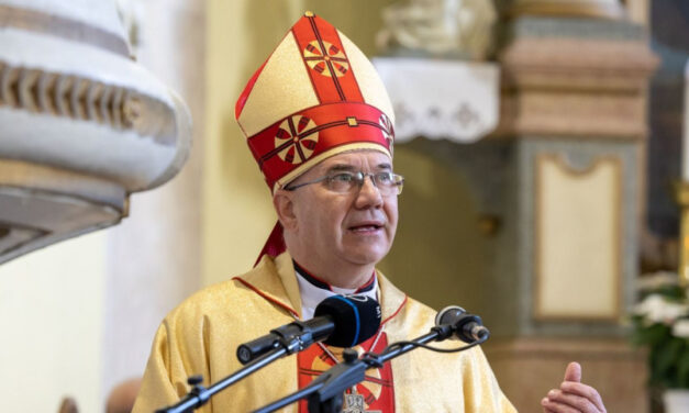 Botrány a váci katolikusoknál: nemi visszaélés gyanúja miatt indított vizsgálatot egy pappal szemben a püspök