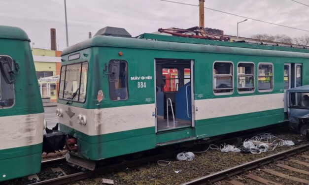 Baleset Csepelen: autóval ütközött egy HÉV szerelvény, a teljes vonalon leállt a közlekedés